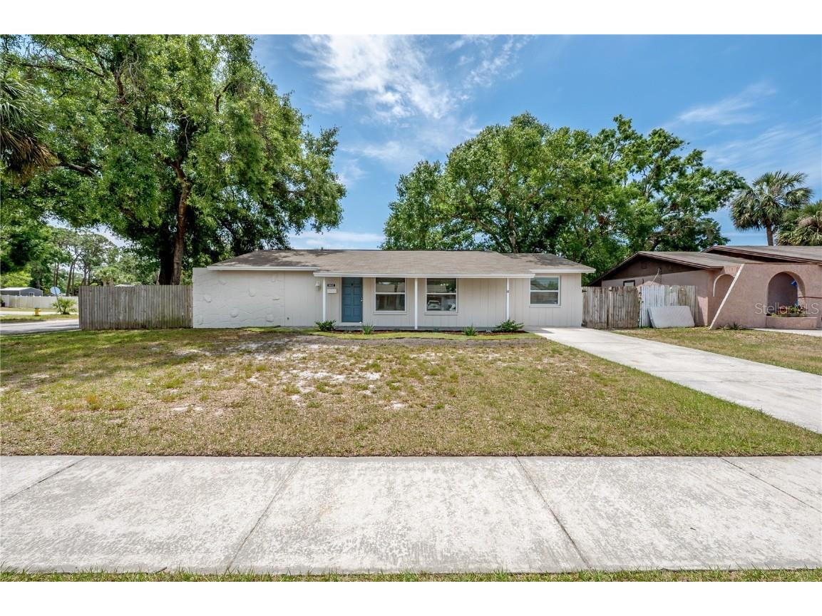 8402 Woodlake Drive Tampa FL 33615 TB8377712 image1