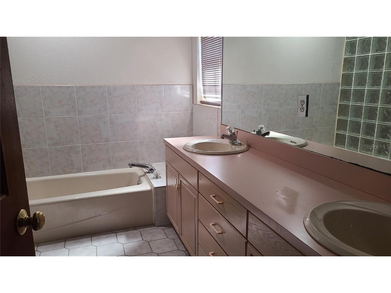 8404 Barrett Place Tampa FL 33617 TB8449906 image8