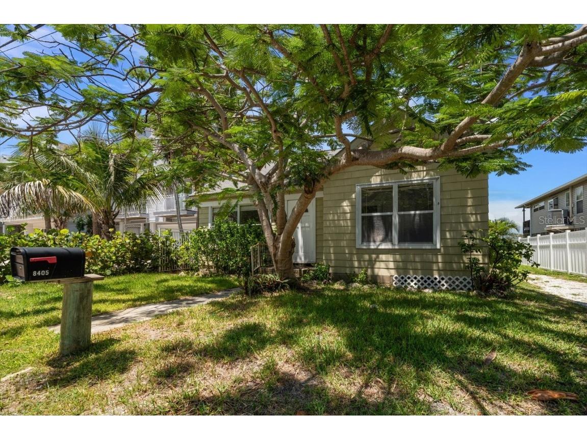 8405 Bayshore Drive Treasure Island FL 33706 - BLIND PASS WATERWAY TB8411617 image2