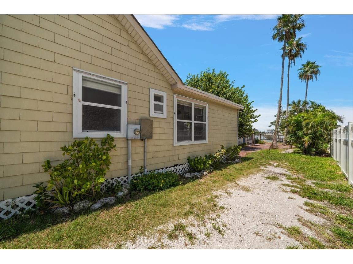 8405 Bayshore Drive Treasure Island FL 33706 - BLIND PASS WATERWAY TB8411617 image24