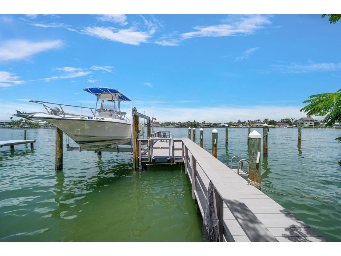 8405 Bayshore Drive Treasure Island FL 33706 - BLIND PASS WATERWAY TB8411617 image3