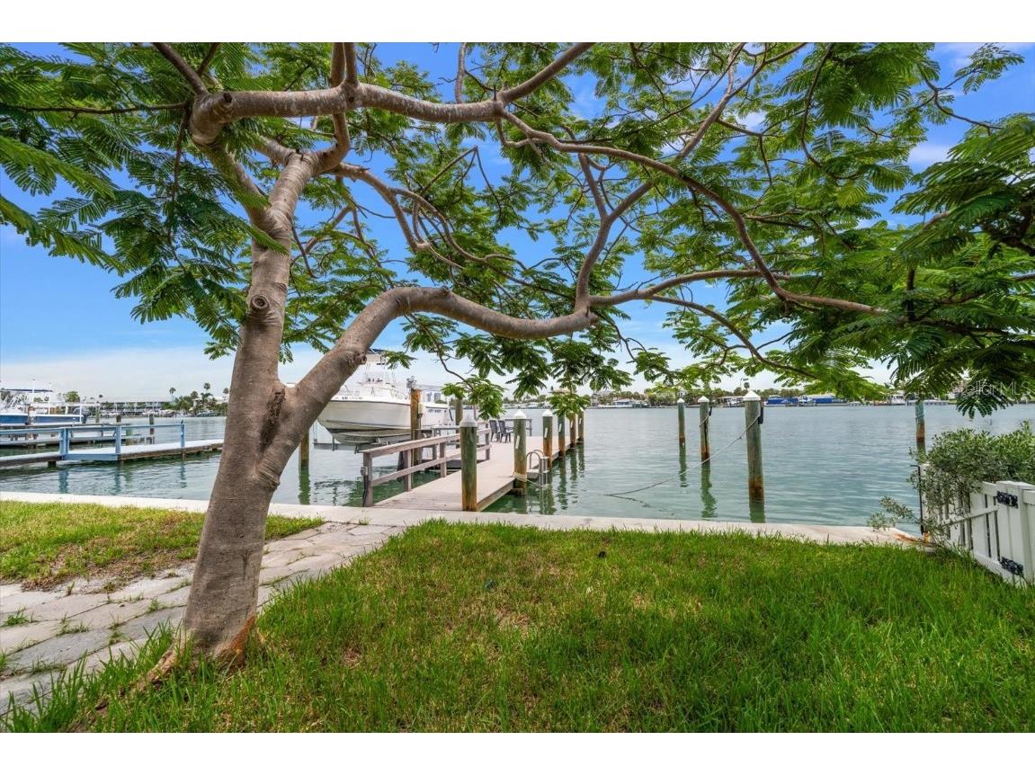 8405 Bayshore Drive Treasure Island FL 33706 - BLIND PASS WATERWAY TB8433920 image13