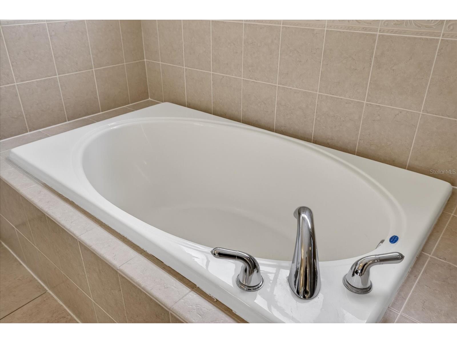8405 Canterbury Lake Boulevard Tampa FL 33619 TB8506285 image35