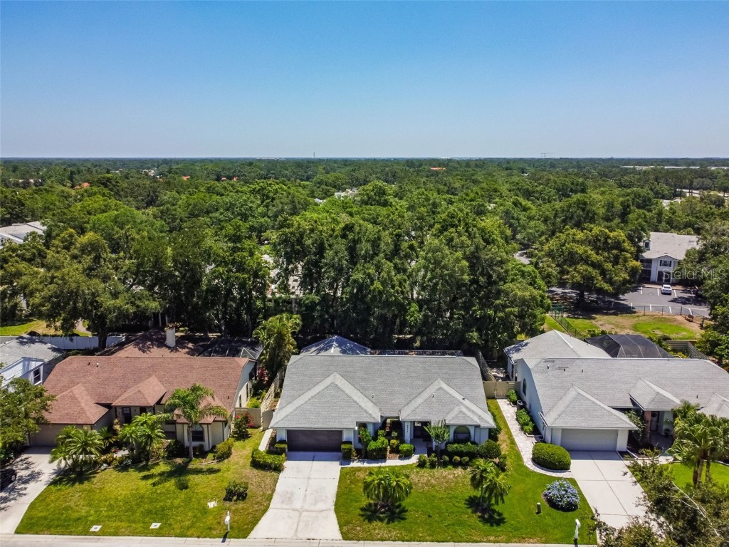 8405 Palm Lakes Court Sarasota FL 34243 U8201182 image1