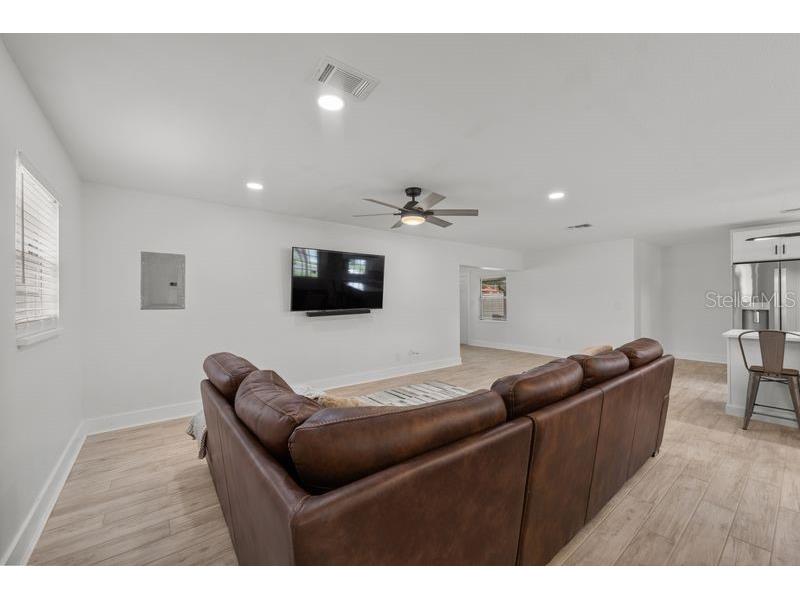 8405 Stillbrook Avenue Tampa FL 33615 TB8425010 image9