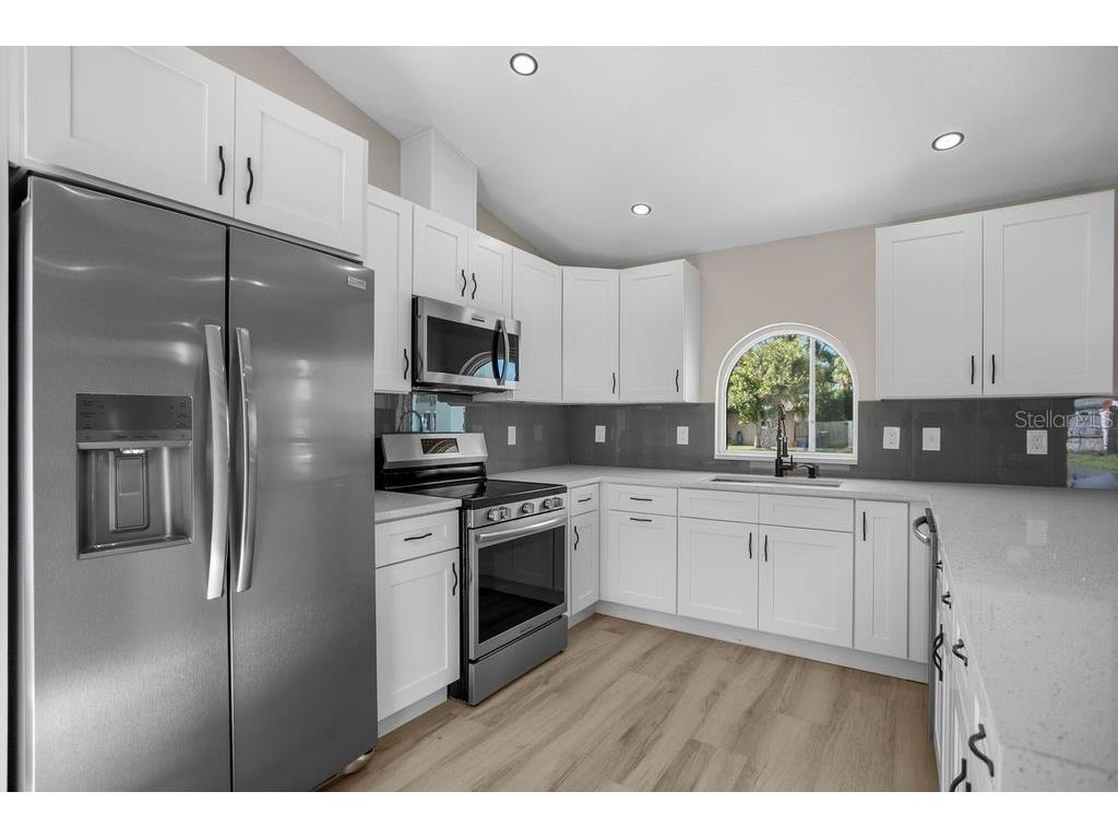 8405 Woodlake Drive Tampa FL 33615 TB8419378 image10