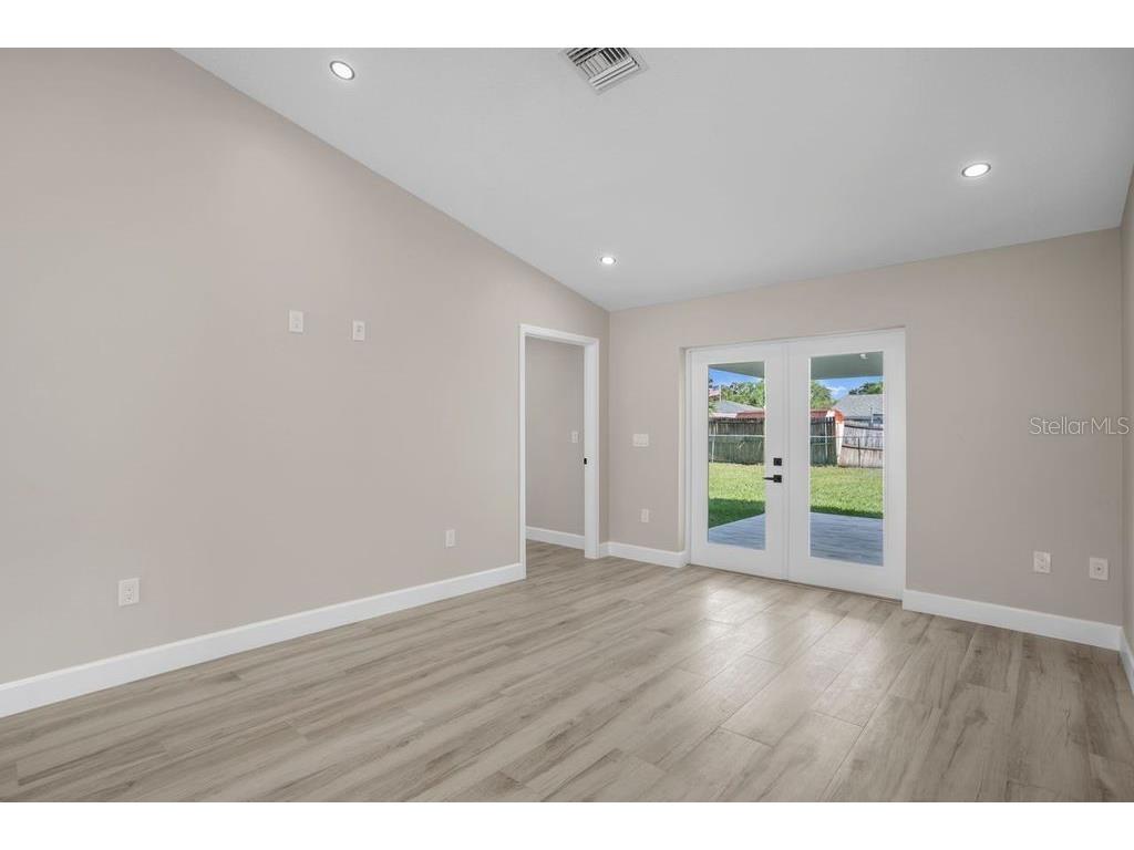 8405 Woodlake Drive Tampa FL 33615 TB8419378 image13