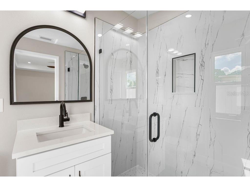 8405 Woodlake Drive Tampa FL 33615 TB8419378 image17