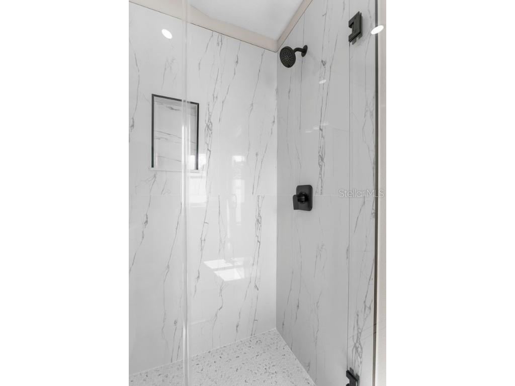 8405 Woodlake Drive Tampa FL 33615 TB8419378 image18