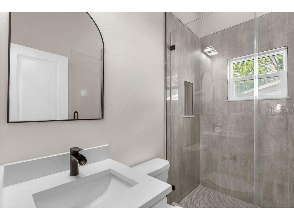 8405 Woodlake Drive Tampa FL 33615 TB8419378 image21