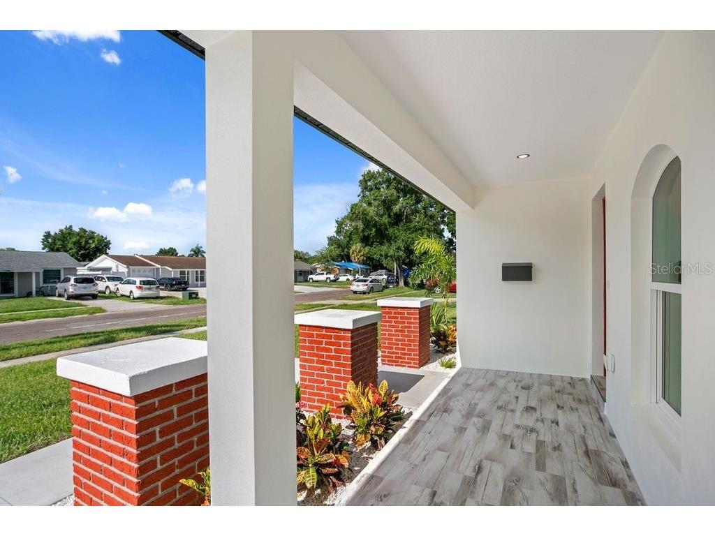 8405 Woodlake Drive Tampa FL 33615 TB8419378 image5