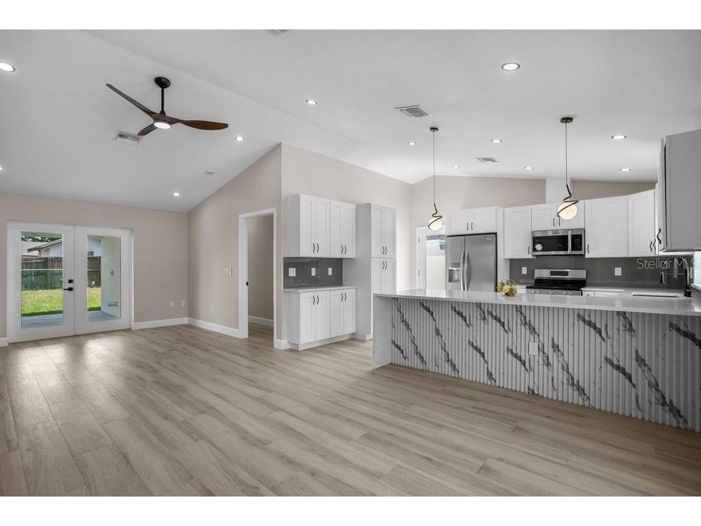 8405 Woodlake Drive Tampa FL 33615 TB8419378 image7