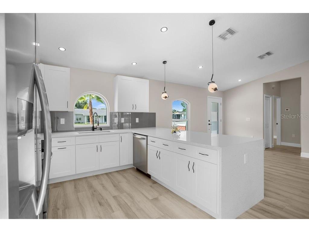 8405 Woodlake Drive Tampa FL 33615 TB8419378 image9