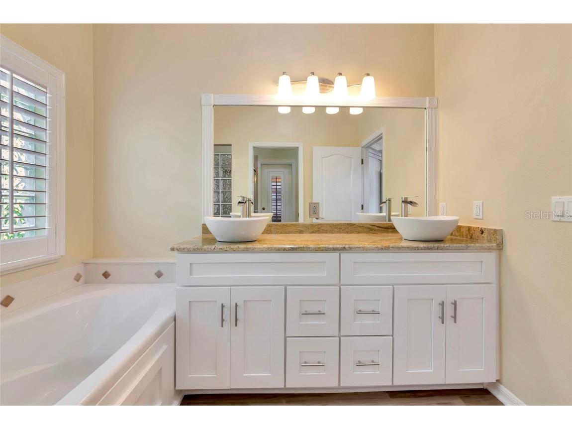 8408 Whispering Woods Court Lakewood Ranch FL 34202 A4671961 image21