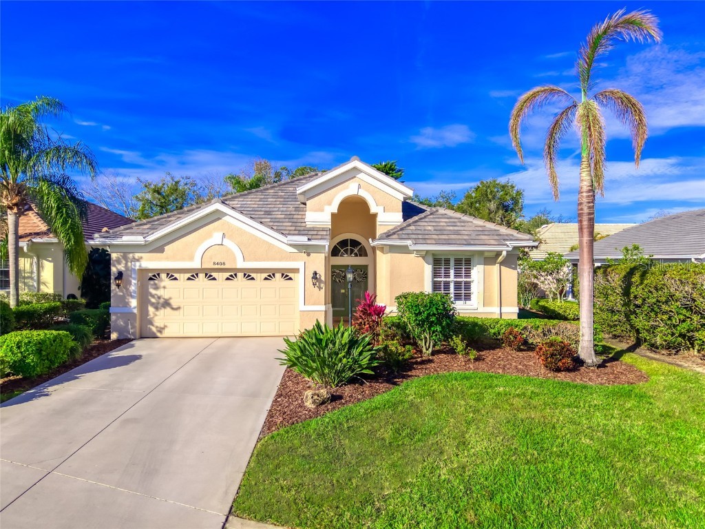 8408 Whispering Woods Court Lakewood Ranch FL 34202 - LAKE UIHLEIN A4676527 image1