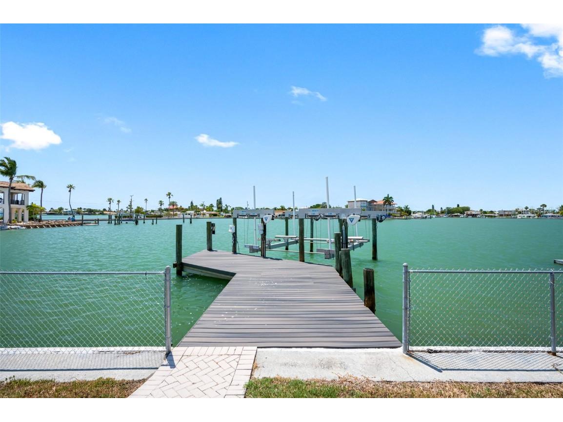 841 Bay Point Drive Madeira Beach FL 33708 - BOCA CIEGA BAY U8196872 image1