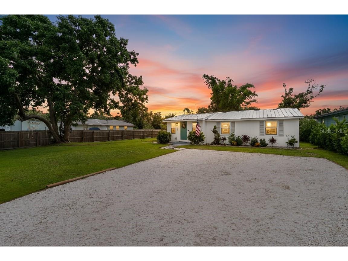 841 Hand Avenue Sarasota FL 34232 A4662446 image1