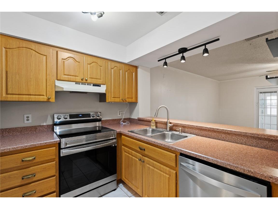 8411 Laurelon Place #10-3 Temple Terrace FL 33637 TB8456793 image4