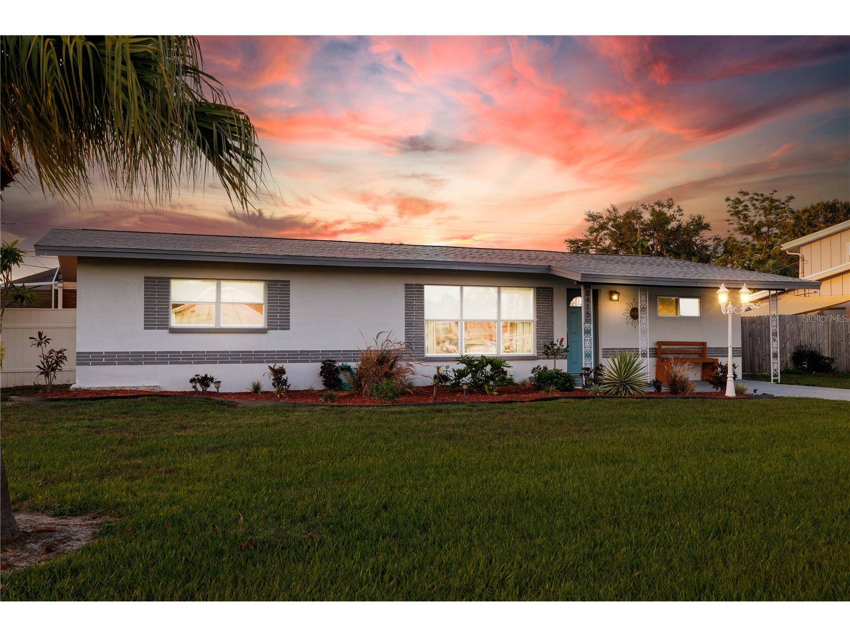 8415 Iris Avenue Seminole FL 33777 A4679836 image1