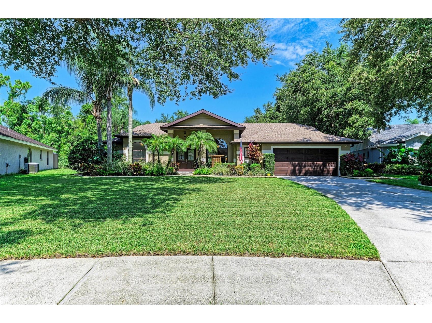 8416 Palm Lakes Court Sarasota FL 34243 A4660344 image1