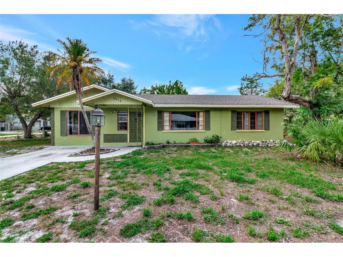 8418 Cypress Circle Sarasota FL 34243 A4580959 image1