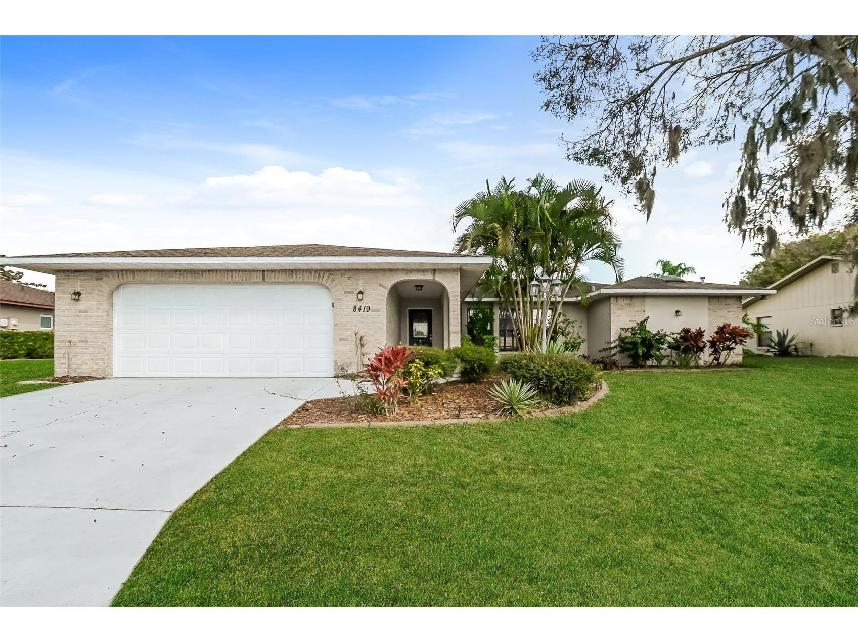 8419 Brandeis Circle E Sarasota FL 34243 C7522300 image1