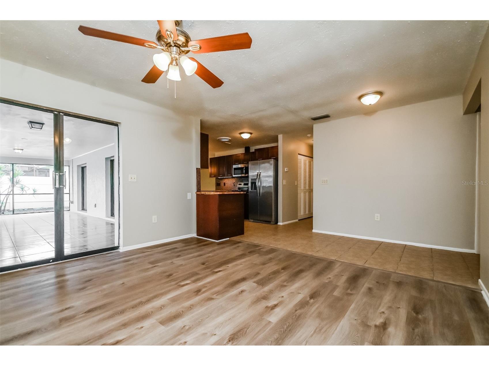 8419 Brandeis Circle E Sarasota FL 34243 C7522300 image2