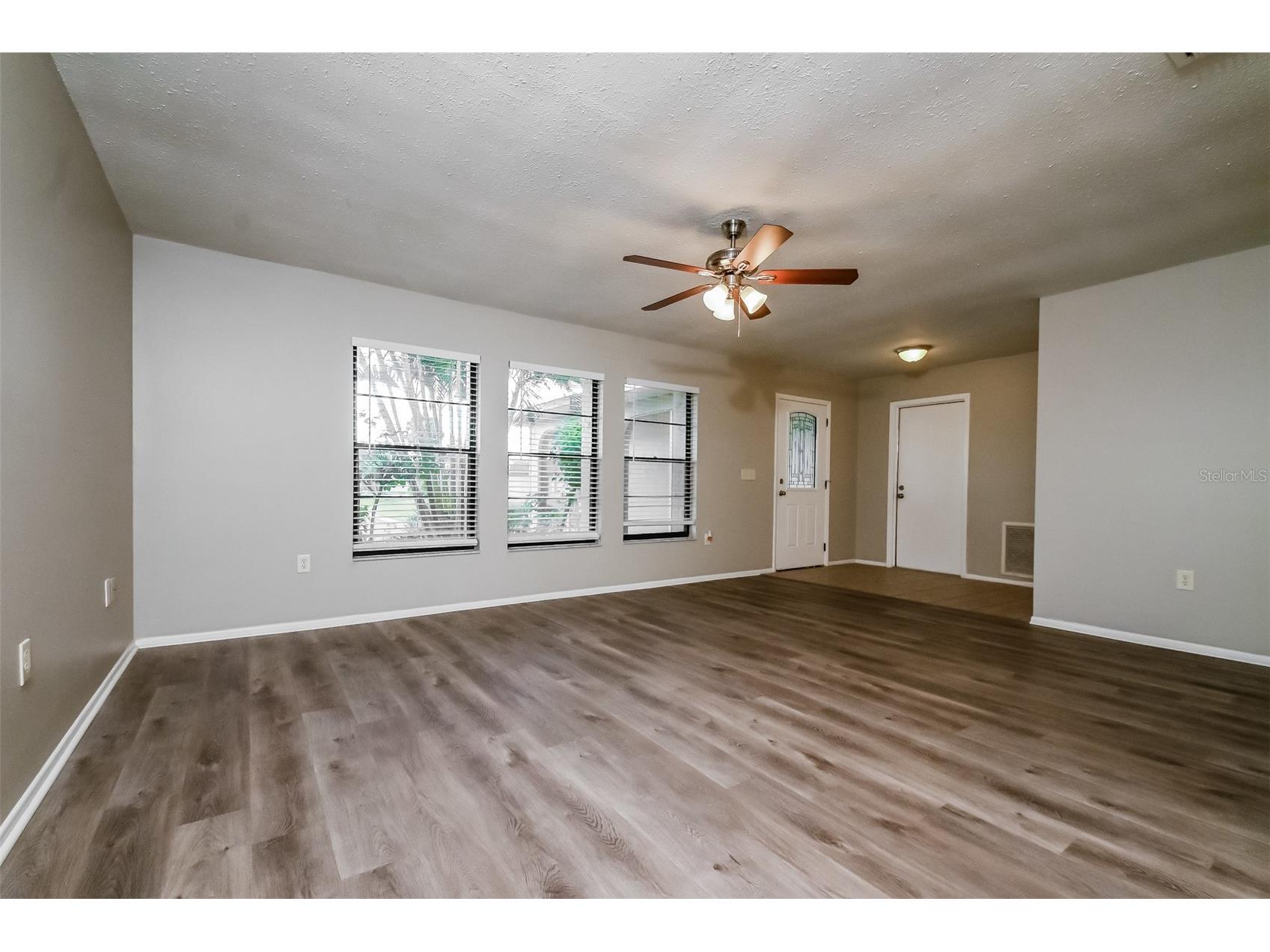 8419 Brandeis Circle E Sarasota FL 34243 C7522300 image3