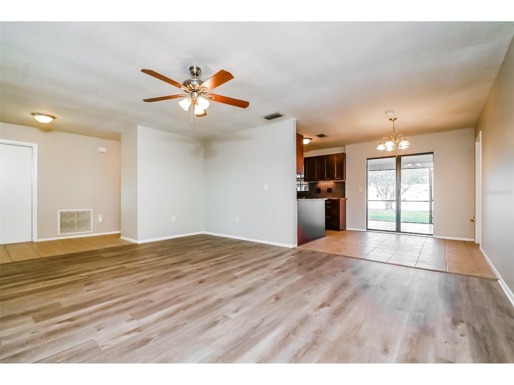 8419 Brandeis Circle E Sarasota FL 34243 C7522300 image4
