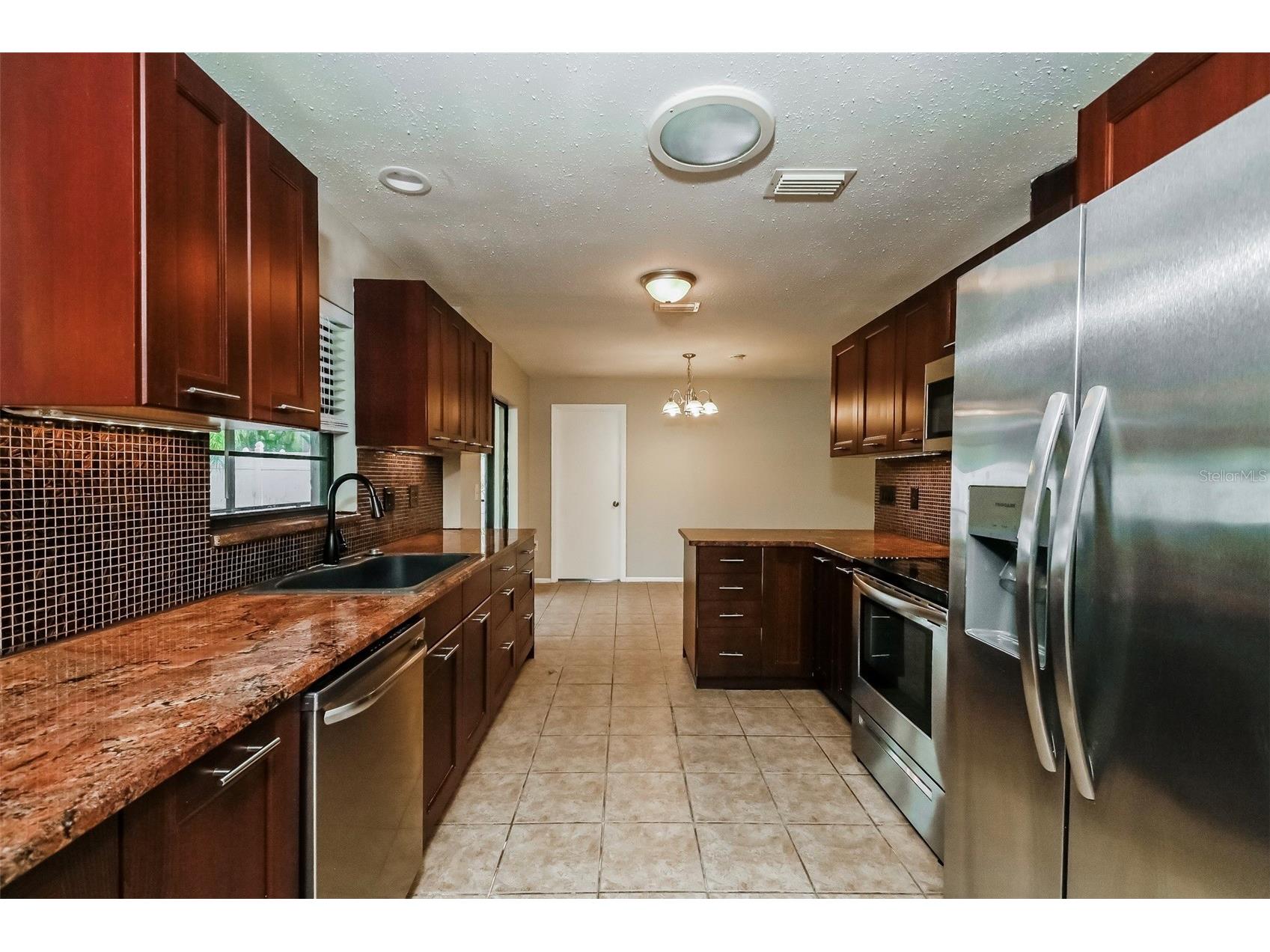 8419 Brandeis Circle E Sarasota FL 34243 C7522300 image7