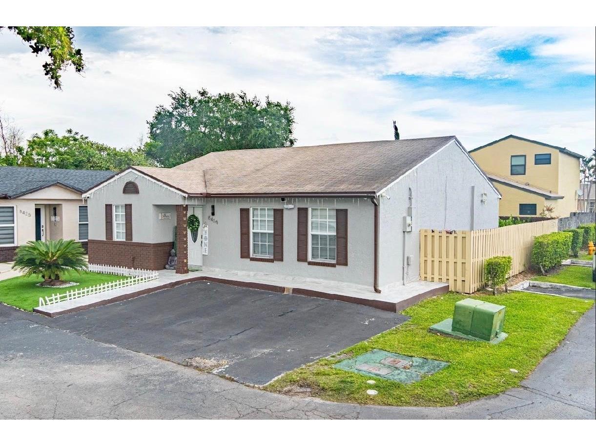 8419 Nw 193rd Ln Hialeah FL 33015 TB8502591 image3