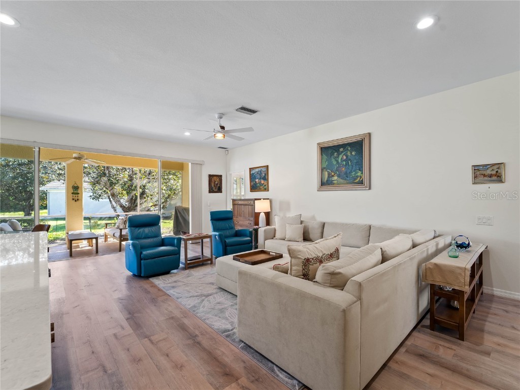 8419 Whispering Woods Court Lakewood Ranch FL 34202 A4672002 image6