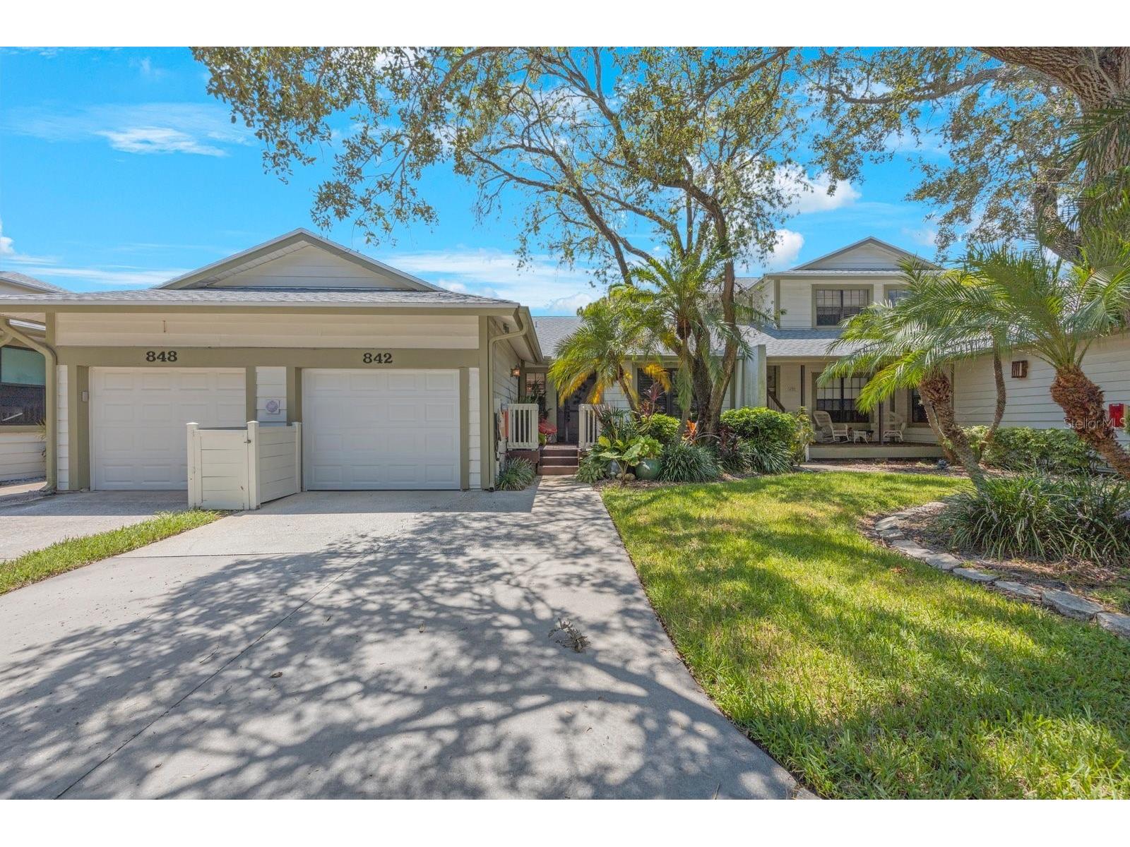 842 Amelia Court NE Saint Petersburg FL 33702 - RIVIERA BAY TAMPA BAY TB8453447 image1