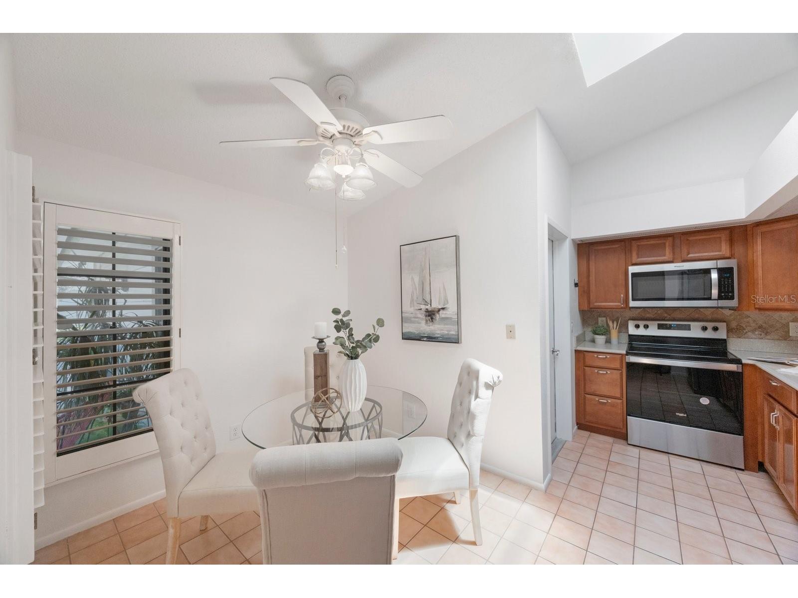 842 Amelia Court NE Saint Petersburg FL 33702 - RIVIERA BAY TAMPA BAY TB8453447 image5