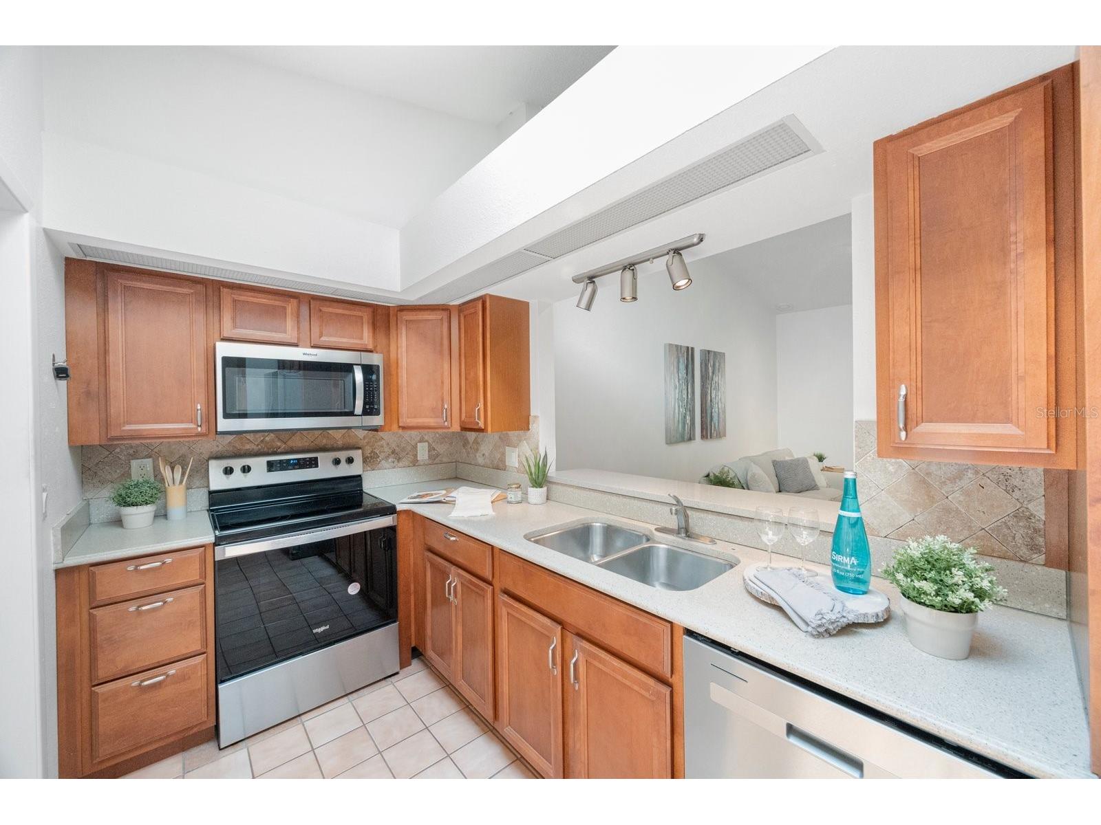 842 Amelia Court NE Saint Petersburg FL 33702 - RIVIERA BAY TAMPA BAY TB8453447 image7