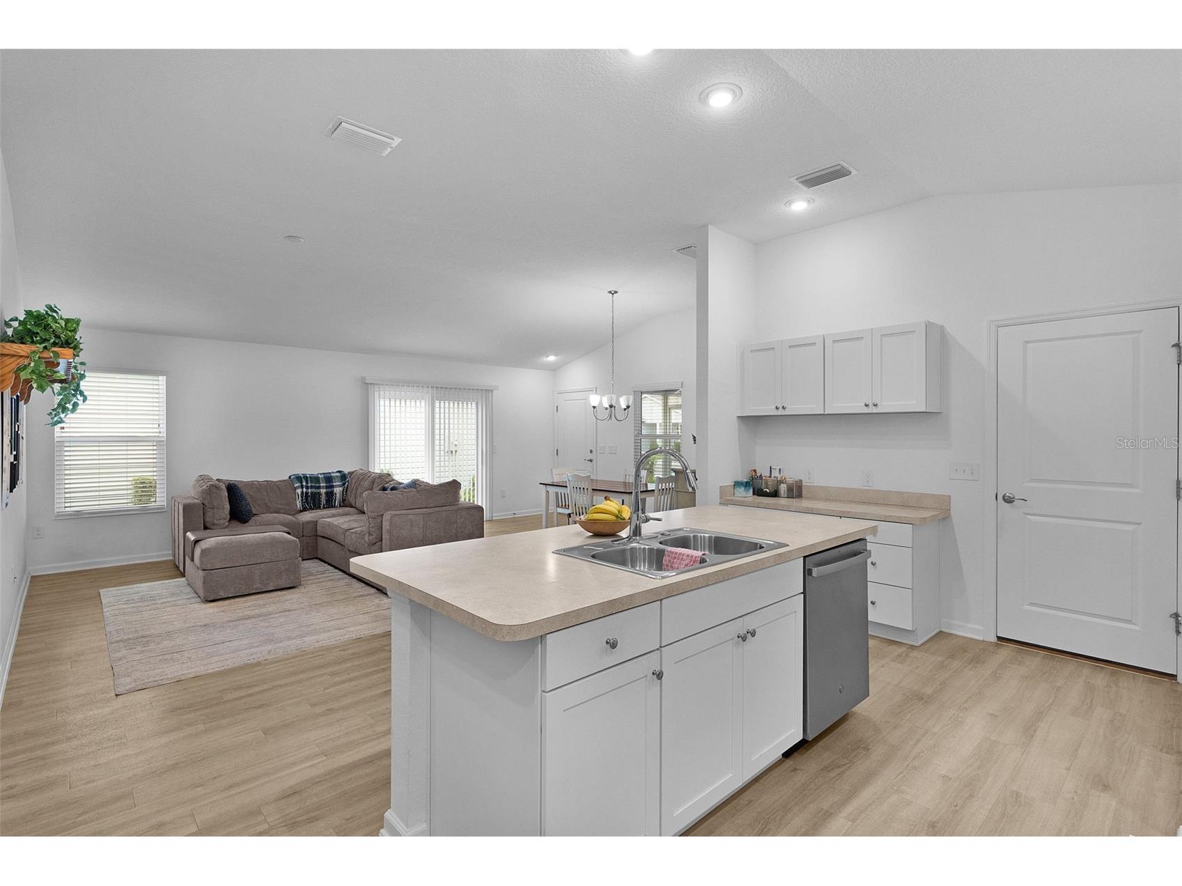 842 Spring Avenue The Villages FL 34762 OM716535 image15