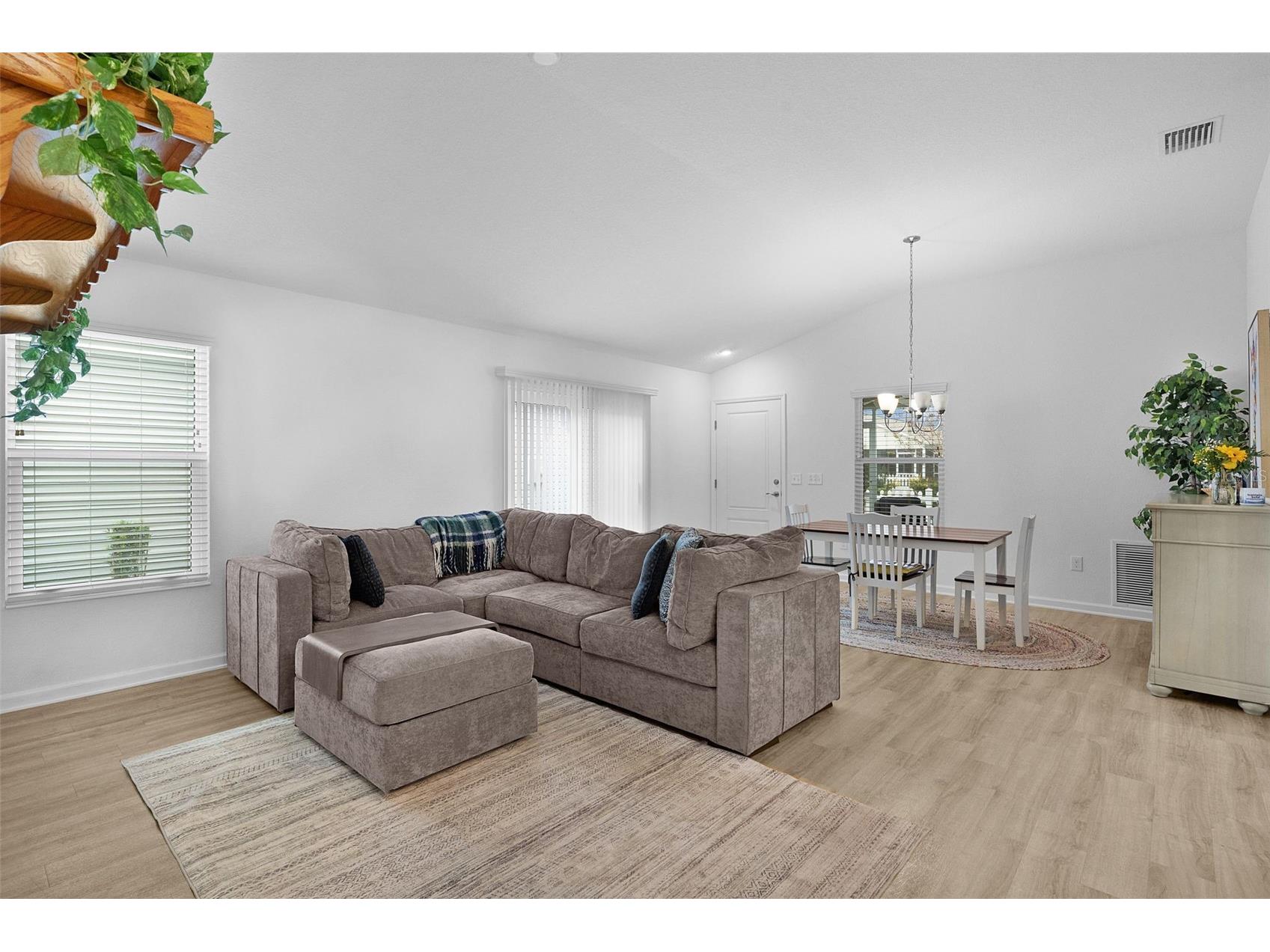 842 Spring Avenue The Villages FL 34762 OM716535 image8