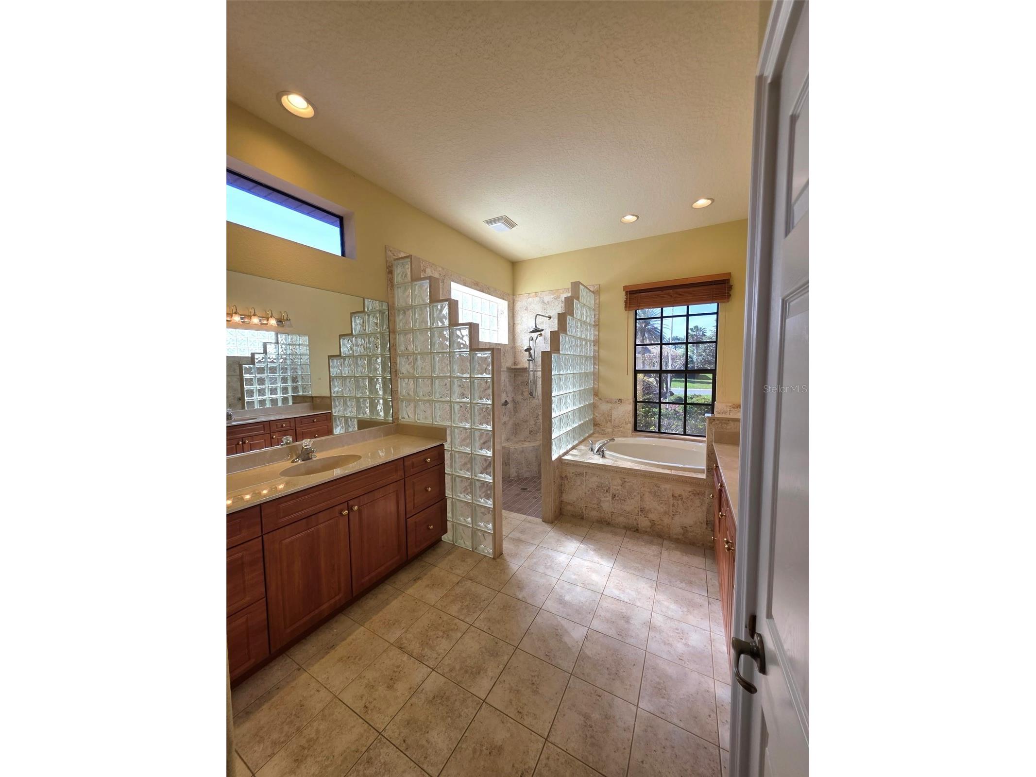 8421 Charleston Drive Weeki Wachee FL 34613 W7883955 image25