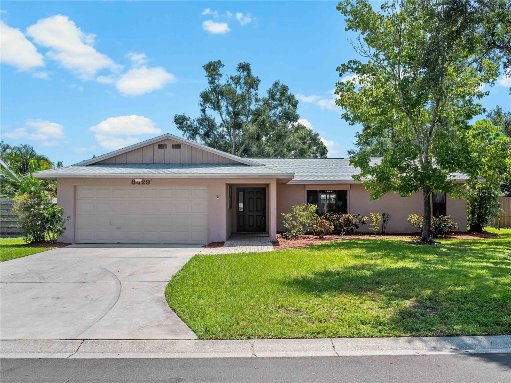 8429 Cypress Lake Circle Sarasota FL 34243 N6140133 image1