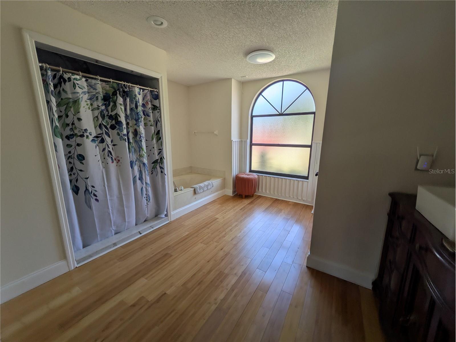 8432 Palm Lakes Court Sarasota FL 34243 A4677152 image20