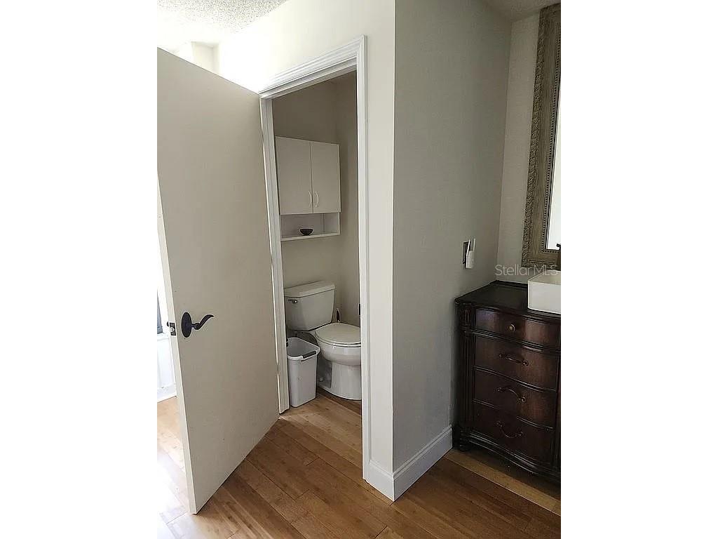 8432 Palm Lakes Court Sarasota FL 34243 A4677152 image22