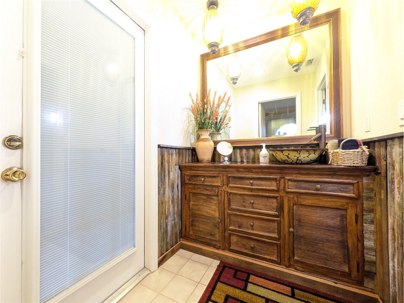 8432 Palm Lakes Court Sarasota FL 34243 A4677152 image25