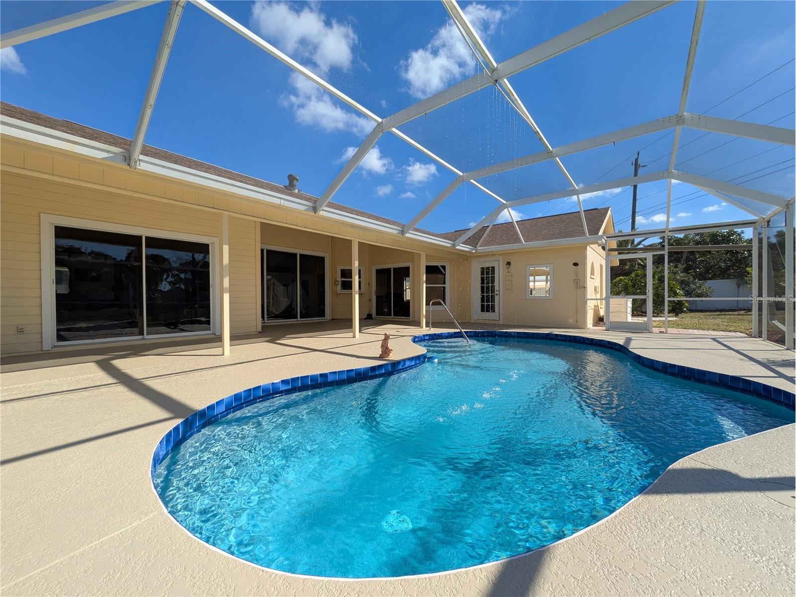 8432 Palm Lakes Court Sarasota FL 34243 A4677152 image26