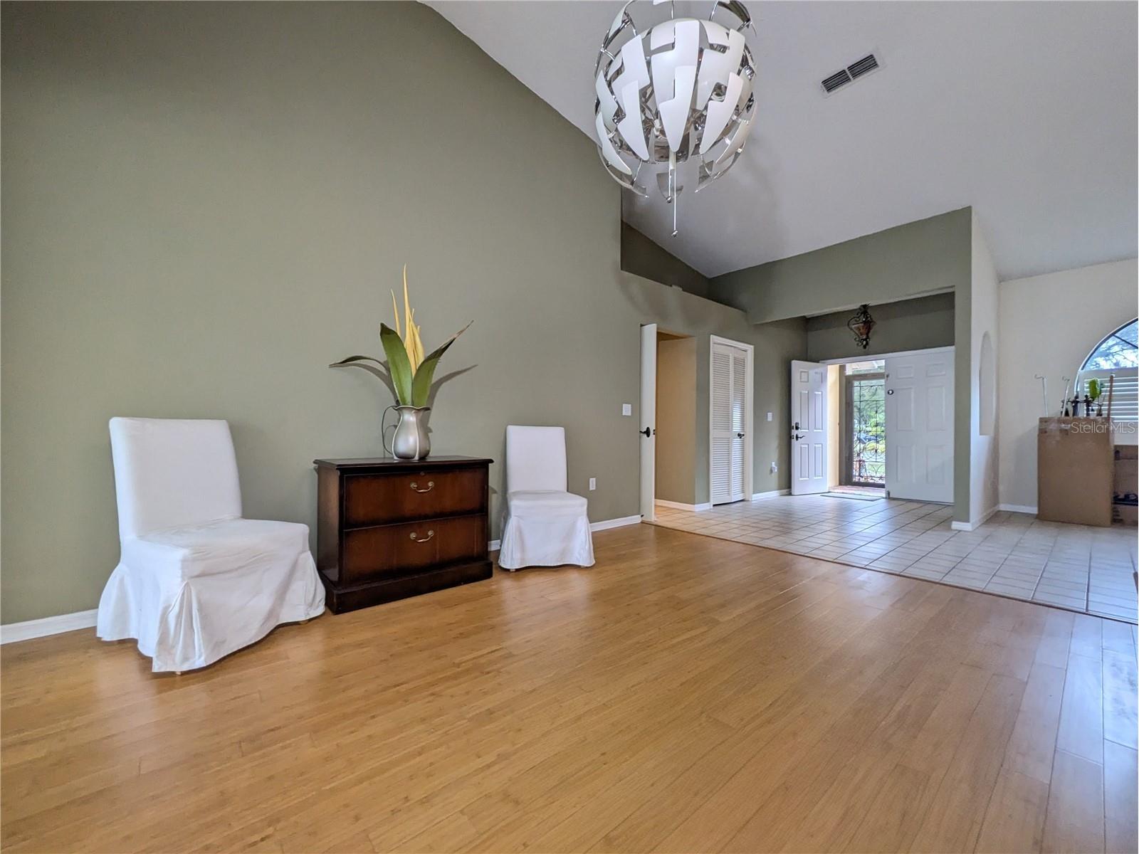 8432 Palm Lakes Court Sarasota FL 34243 A4677152 image3