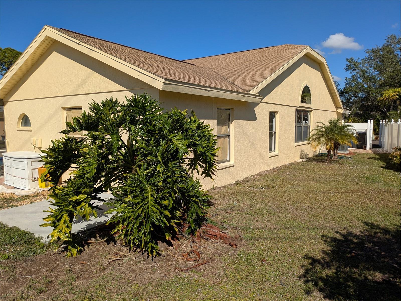 8432 Palm Lakes Court Sarasota FL 34243 A4677152 image31
