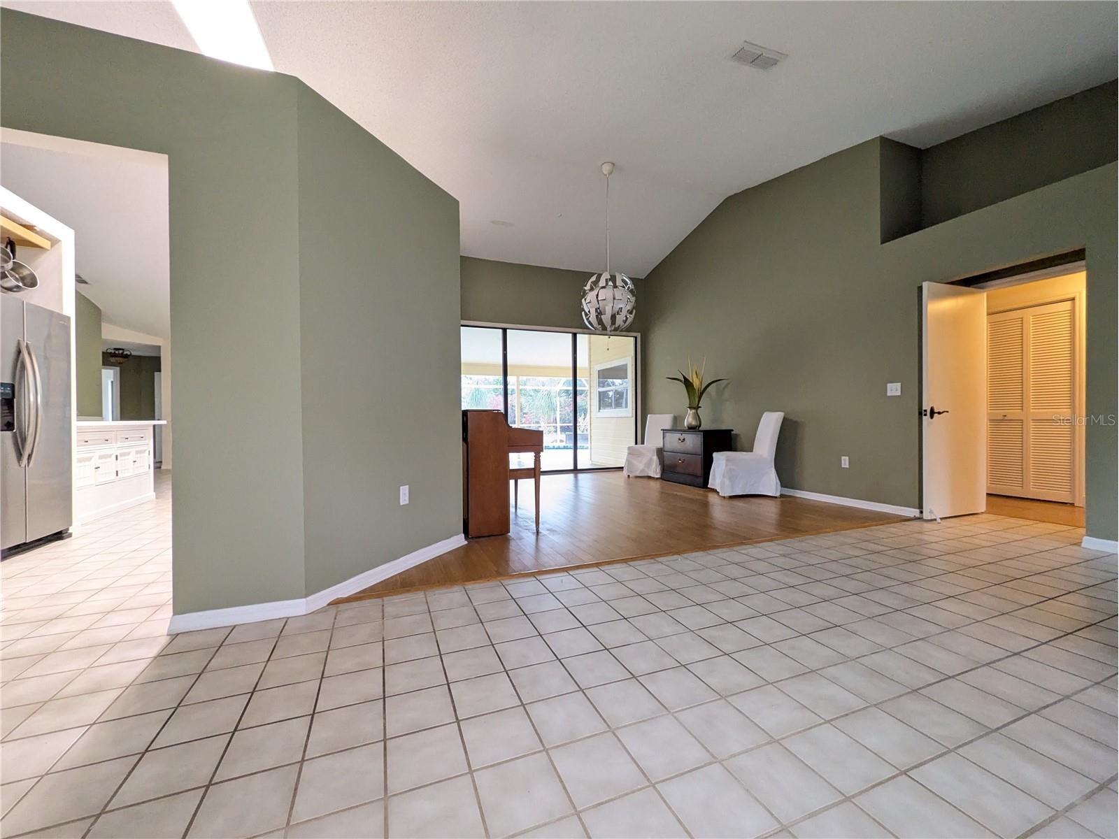 8432 Palm Lakes Court Sarasota FL 34243 A4677152 image6