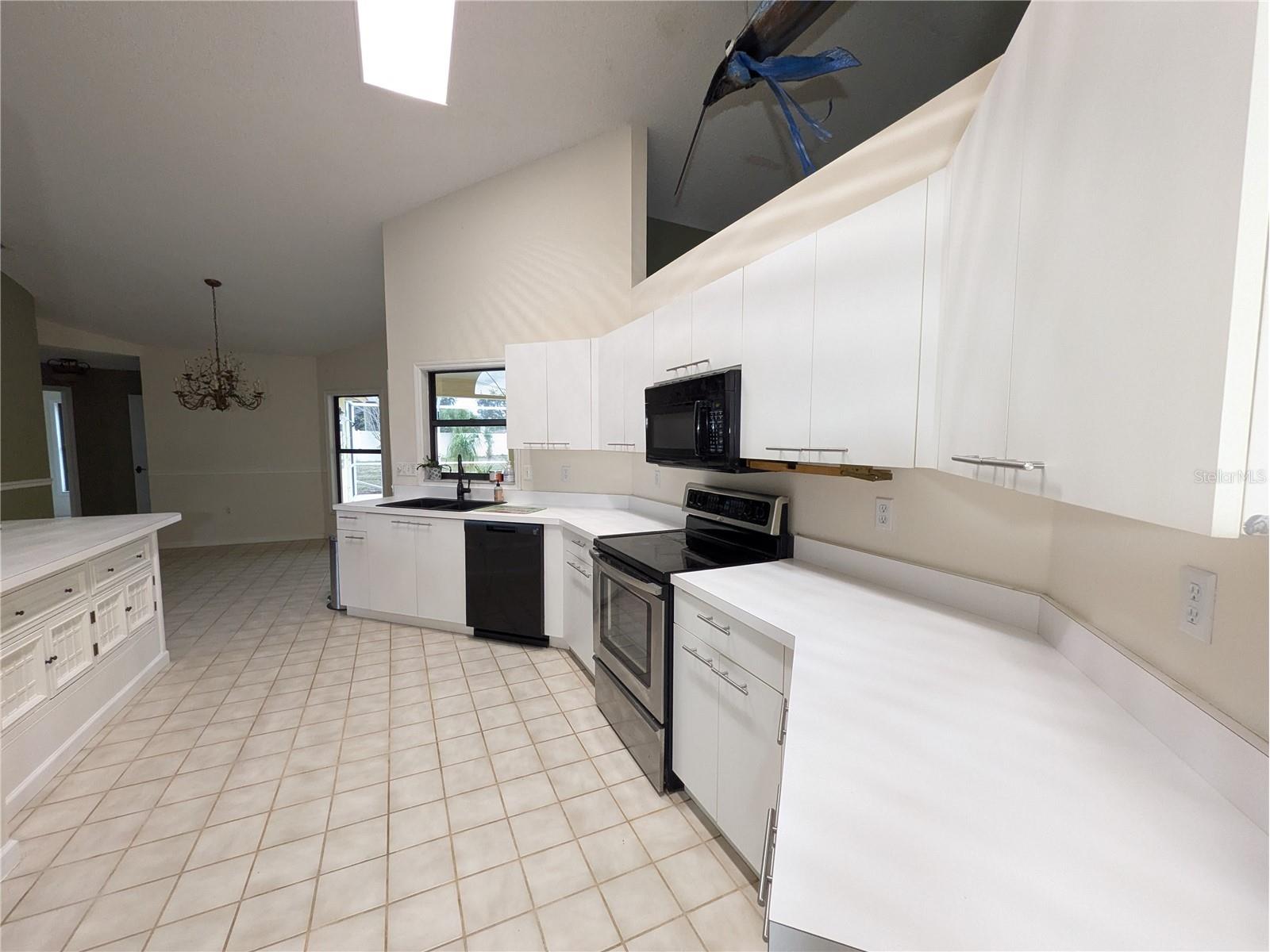 8432 Palm Lakes Court Sarasota FL 34243 A4677152 image7