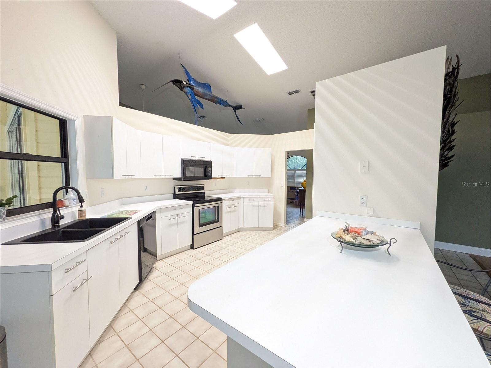 8432 Palm Lakes Court Sarasota FL 34243 A4677152 image8