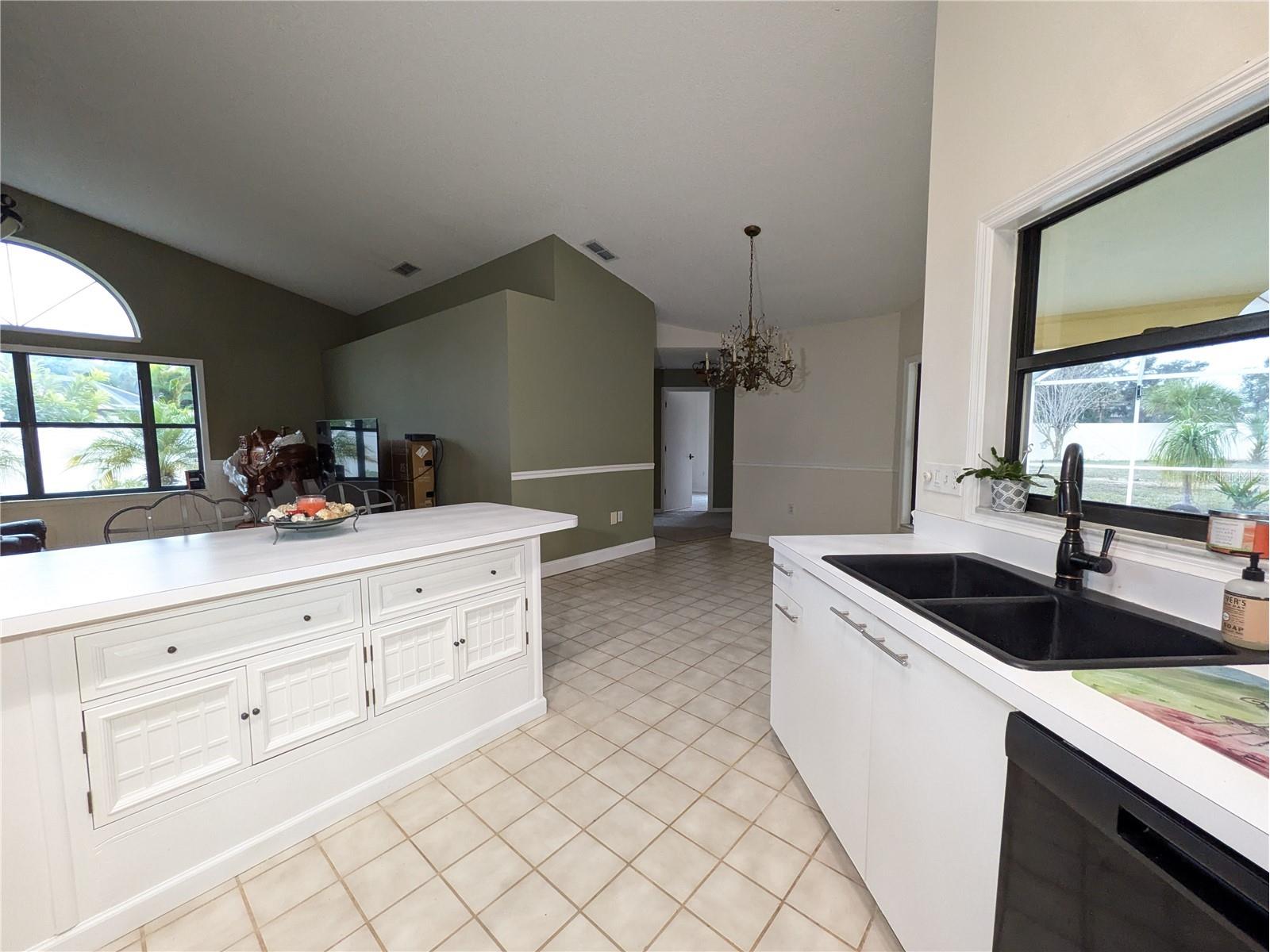 8432 Palm Lakes Court Sarasota FL 34243 A4677152 image9