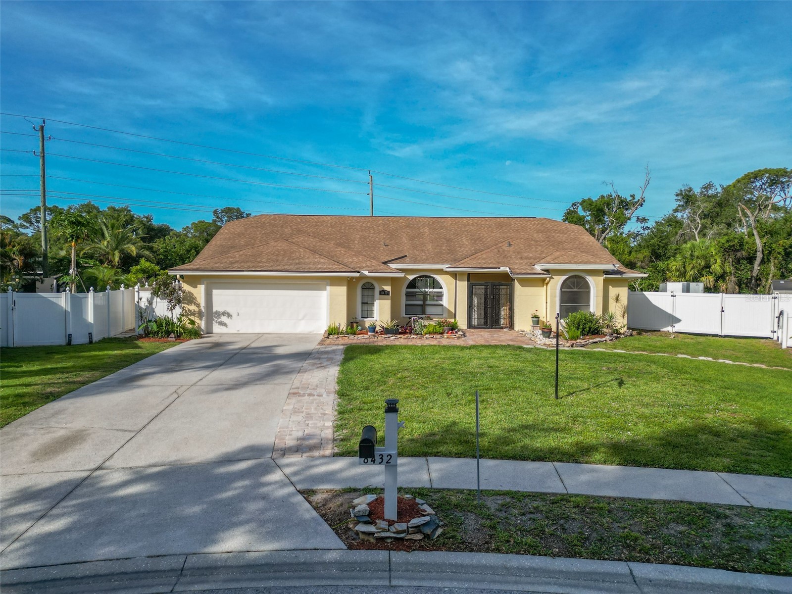 8432 Palm Lakes Court Sarasota FL 34243 A4694068 image1